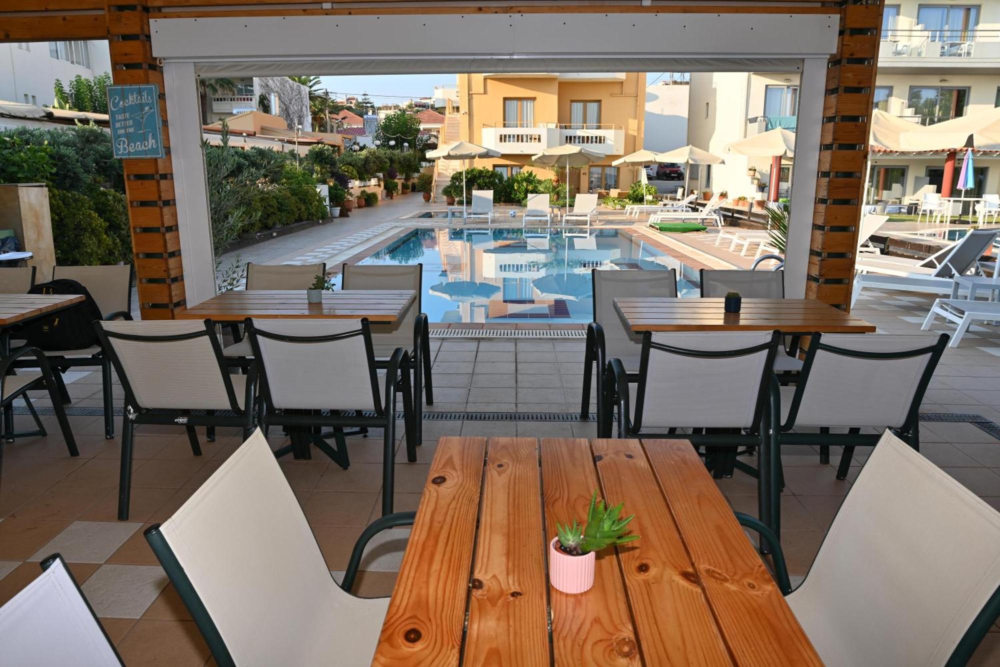 Stalós Esperides Beach Hotel Apartments מראה חיצוני תמונה