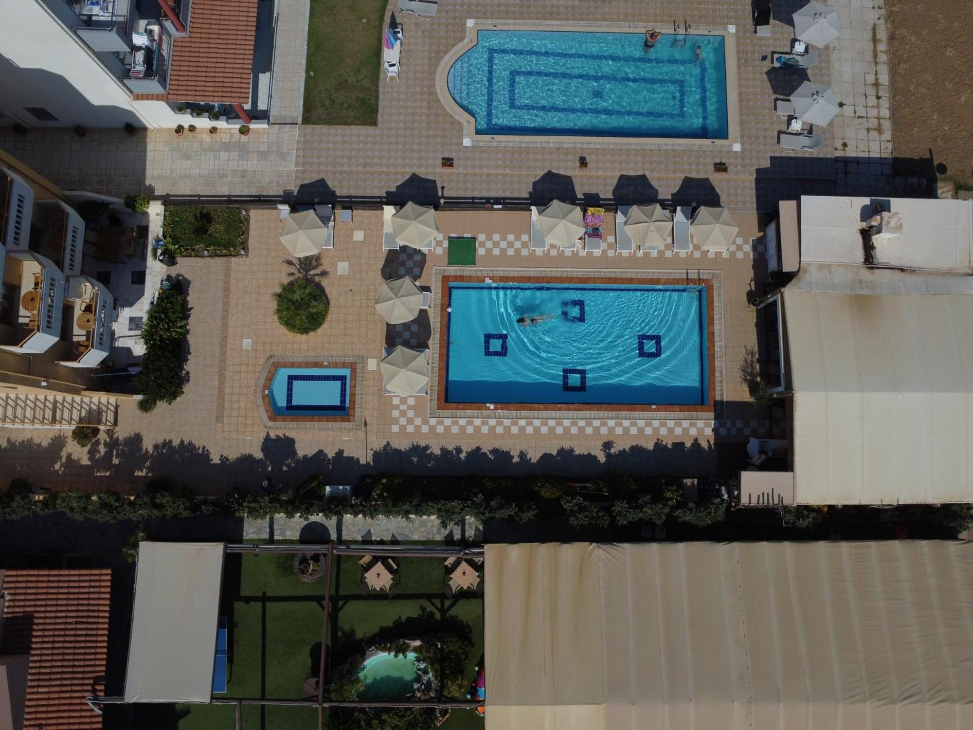 Stalós Esperides Beach Hotel Apartments מראה חיצוני תמונה